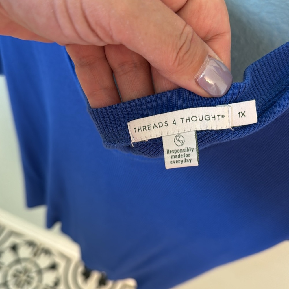 Deep V Ribbed T - Picture 4 of 4